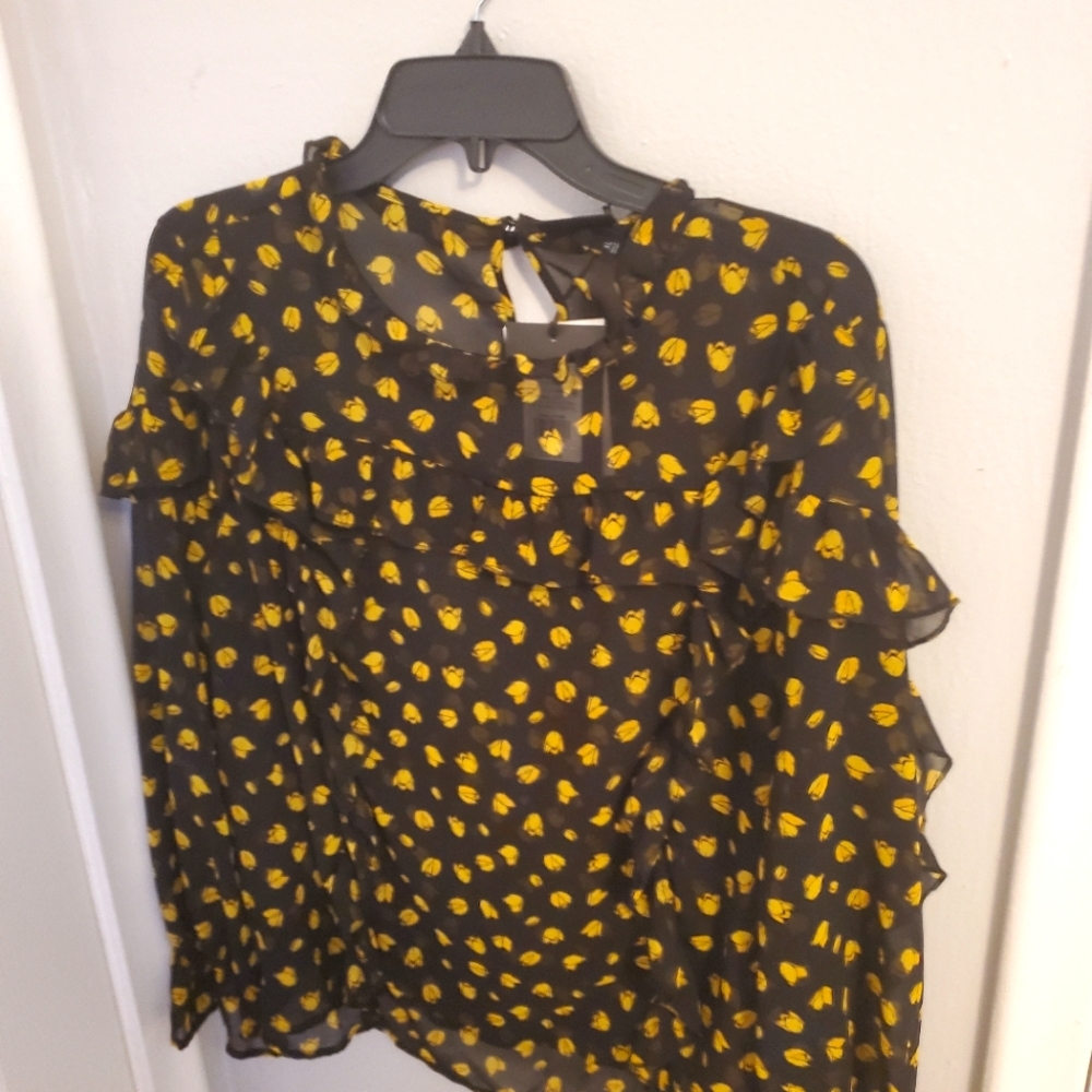 Lonng sleeve black and yellow blouse